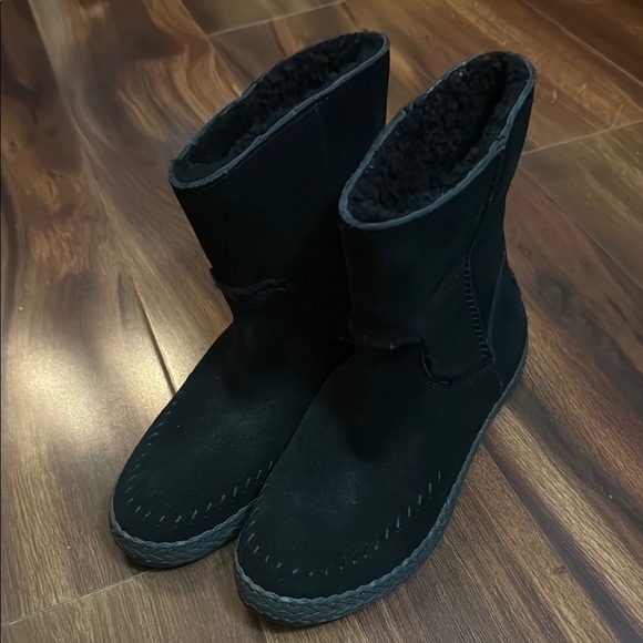 UGG Black Suede Boots Size 7 - Picture 1 of 11